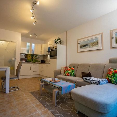 Hohenzollernpassage Wohnung Seemoewe Busum Bagian luar foto